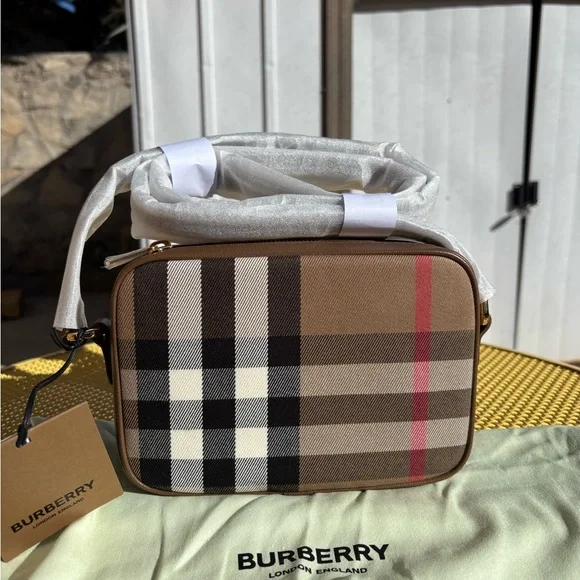 NWT Burberry Camera Crossbody - Picture 1 of 13